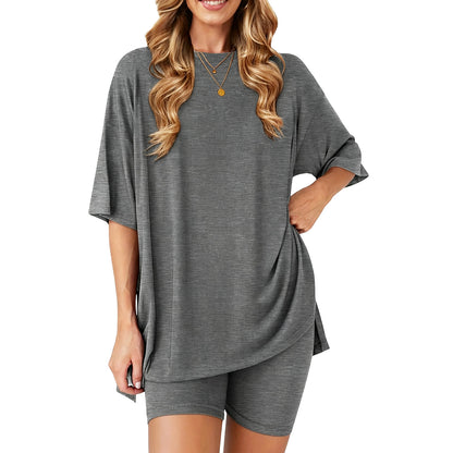 ✨Women's two-piece set: slit-hem shirt paired with shorts✨